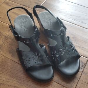 SAS Women’s Sunburst Strap Heel Sandal Size 9M